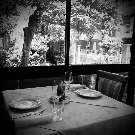 Room in BB - Hotel Villa Alexandra - Quadruple room Affittacamere *